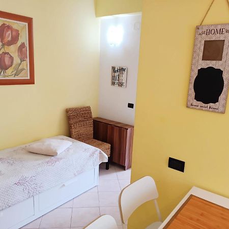 Raffaello Beach Apartment - 50 M From The Sea - Wifi Savona Exterior foto