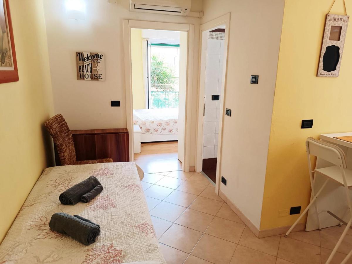 Raffaello Beach Apartment - 50 M From The Sea - Wifi Savona Exterior foto