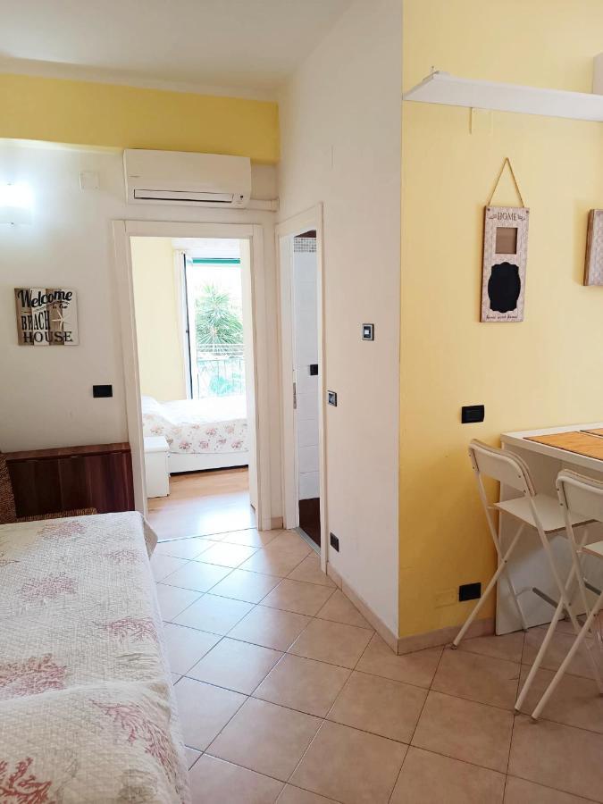 Raffaello Beach Apartment - 50 M From The Sea - Wifi Savona Exterior foto