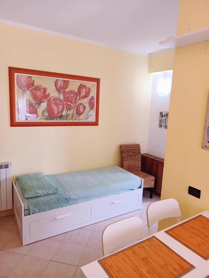 Raffaello Beach Apartment - 50 M From The Sea - Wifi Savona Exterior foto