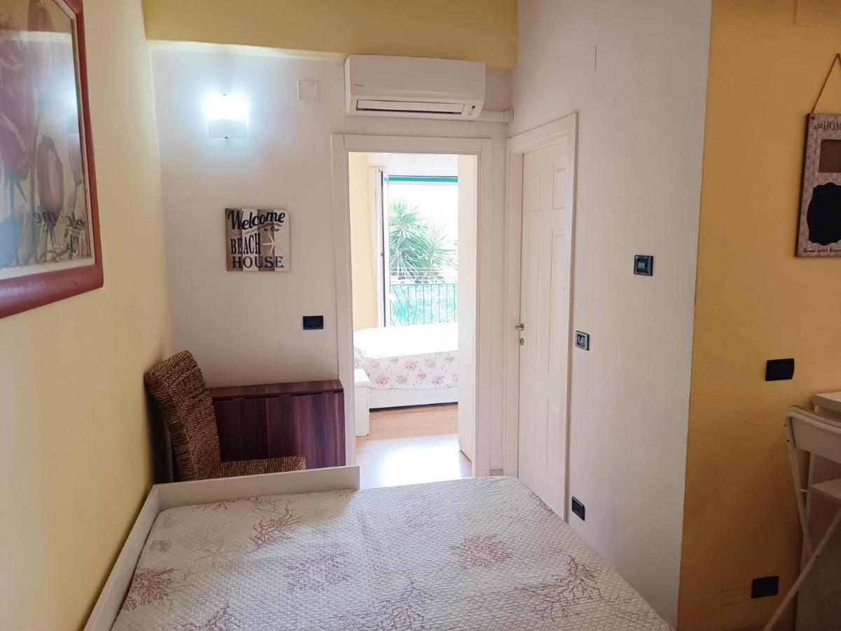 Raffaello Beach Apartment - 50 M From The Sea - Wifi Savona Exterior foto