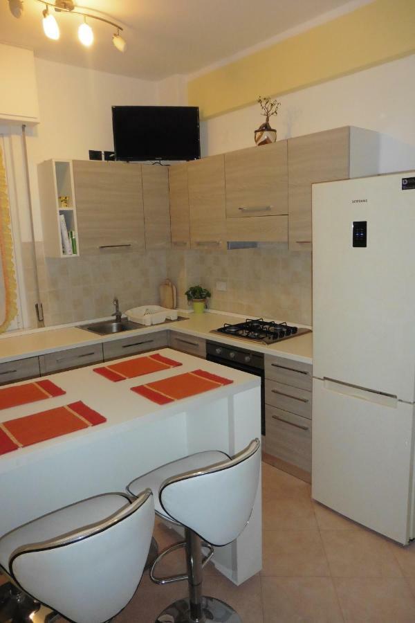 Raffaello Beach Apartment - 50 M From The Sea - Wifi Savona Exterior foto