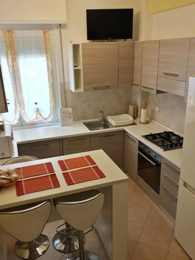Raffaello Beach Apartment - 50 M From The Sea - Wifi Savona Exterior foto
